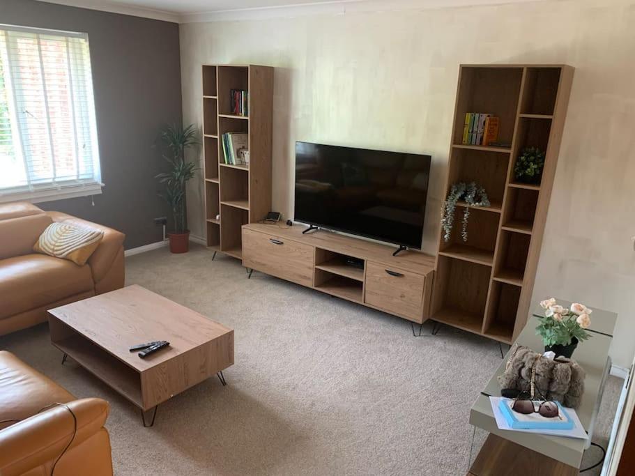 Cosy One Bed Flat Free Parking Apartment Send Exterior photo
